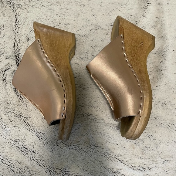 No. 6 rose gold front seam slide clog - Picture 7 of 16